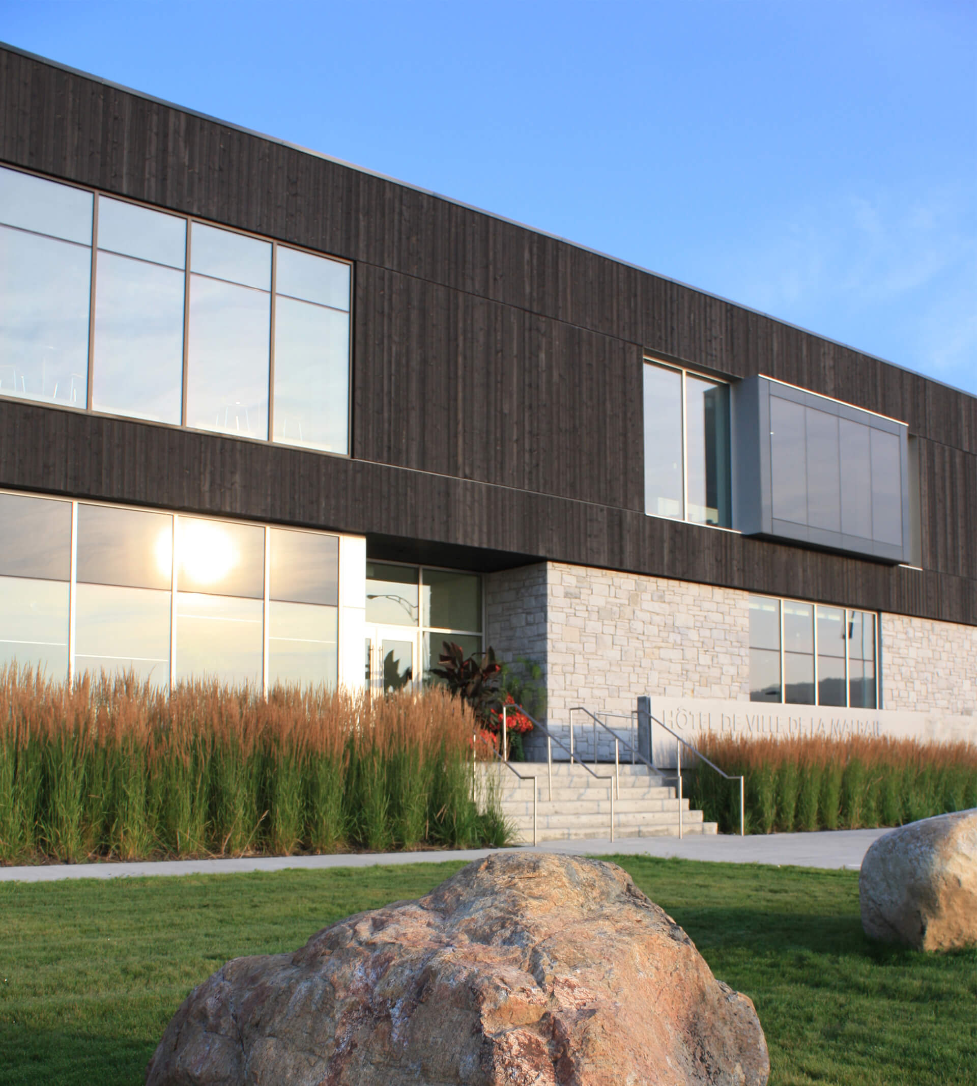 Laure-Conan library and city hall in La Malbaie - Circum Architecture